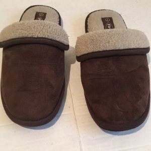 NWOT Fireside Men’s slippers